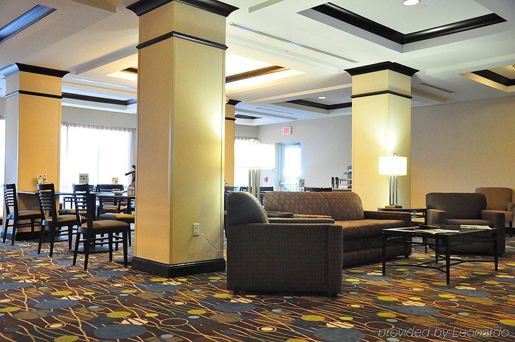 Holiday Inn Express Hotel & Suites Fort Myers East - The Forum, An Ihg Hotel Интериор снимка